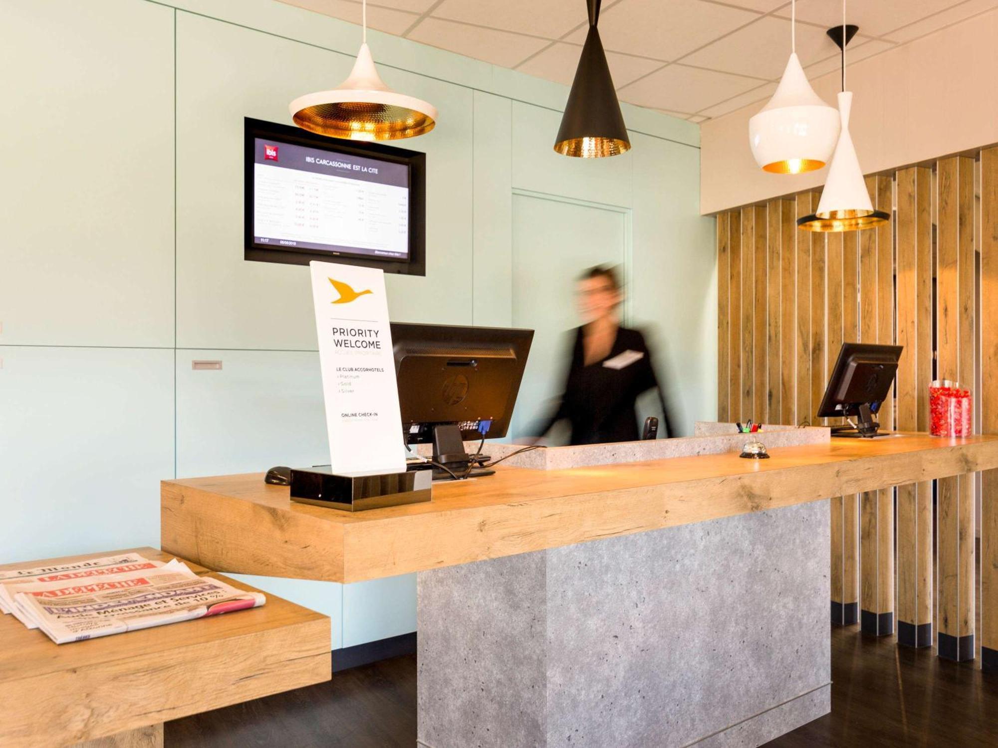 Ibis Carcassonne Est La Cite Hotel Exterior photo