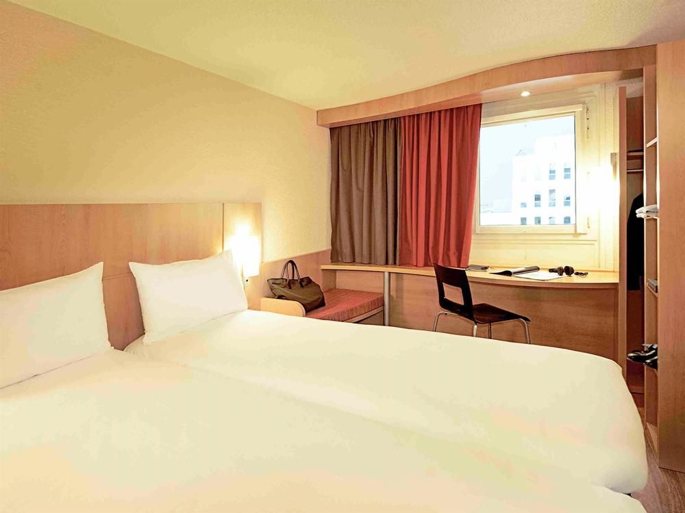 Ibis Carcassonne Est La Cite Hotel Exterior photo